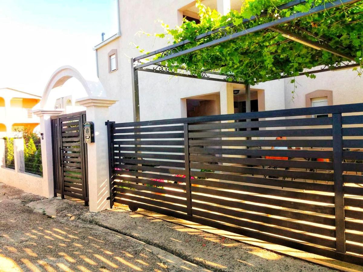 Oassis Apartment Bar Exterior photo